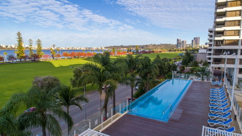 Crowne Plaza Perth - Tourism Guide 0