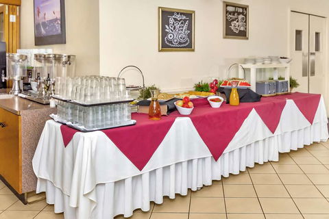 Comfort Inn & Suites Goodearth - Cruises Travel 9