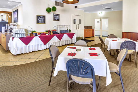 Comfort Inn & Suites Goodearth - Cruises Travel 10