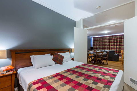 Mont Clare Boutique Apartments - Cruises Travel 4