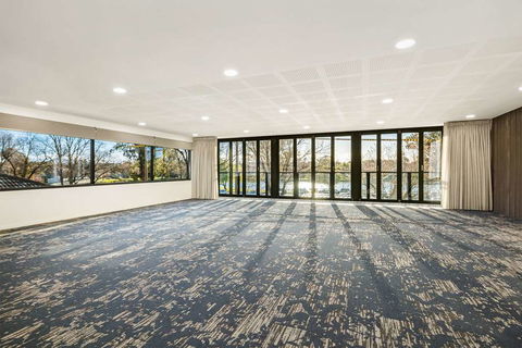 Quality Hotel Lakeside - Cruises Travel 9