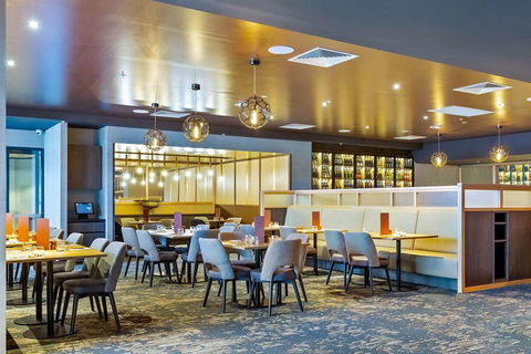 Quality Hotel Lakeside - Cruises Travel 10