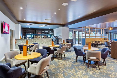 Quality Hotel Lakeside - Cruises Travel 12