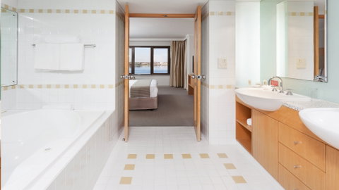 Crowne Plaza Perth - Tourism Guide 13
