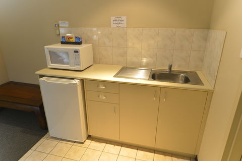 Wattle Grove Motel - Tourism Guide 5