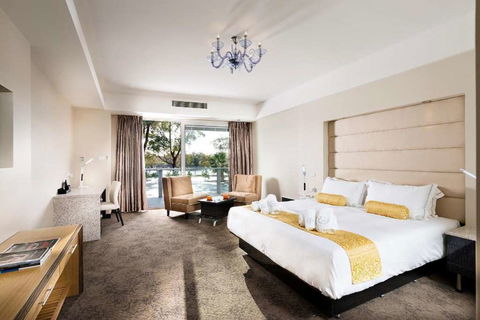 Swan River Hotel - Cruises Travel 2