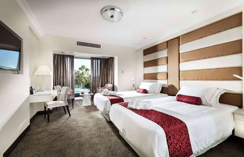 Swan River Hotel - Cruises Travel 8