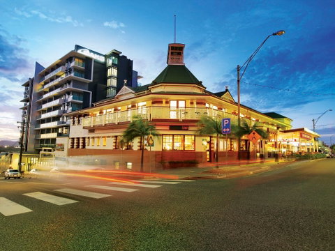 Oaks Grand Gladstone - Tourism Guide 0