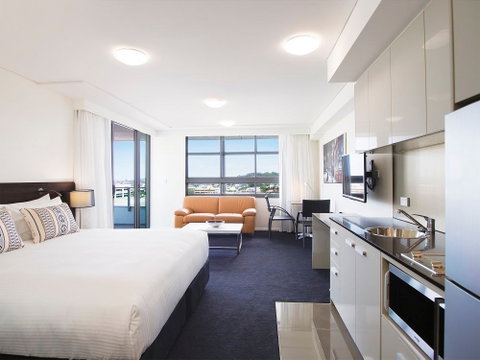 Oaks Grand Gladstone - Tourism Guide 1