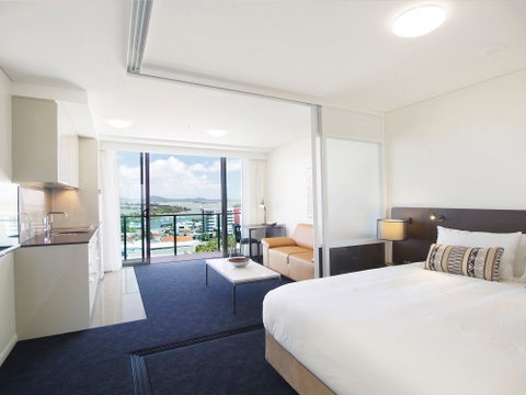 Oaks Grand Gladstone - Tourism Guide 4