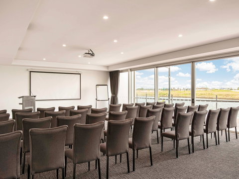 Mercure Sunshine Coast Kawana Waters - Tourism Guide 12