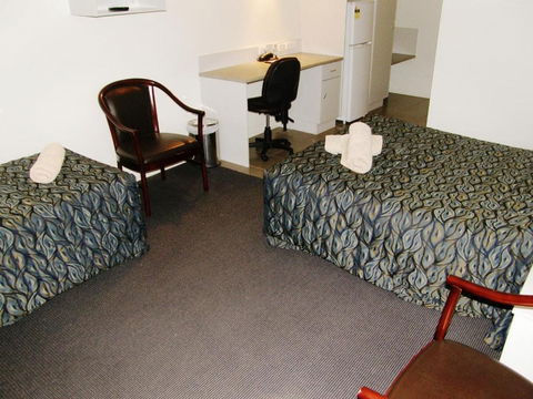 Western Gateway Motel - Cruises Travel 4