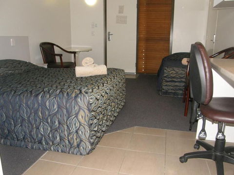 Western Gateway Motel - Cruises Travel 11