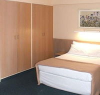 Metropolitan Motor Inn - Cruises Travel
