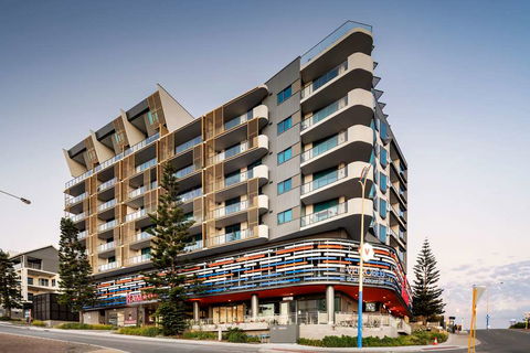 Ramada VetroBlu Scarborough Beach - Cruises Travel 2