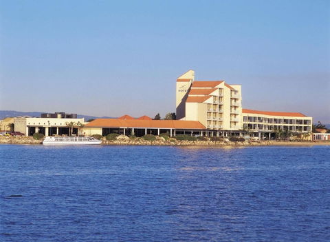 The Lakes Resort Hotel - Cruises Travel 1