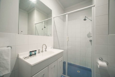 Franklin Central Apartments - Travel Agents 1