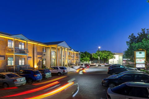 Adelaide Inn - Tourism Guide 0