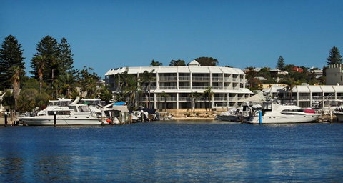 Pier 21 Apartment Hotel - Travel Agents 0