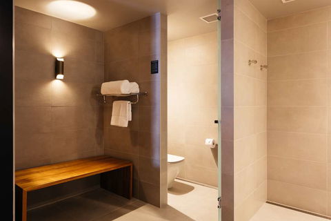 Macq 01 Hotel - Tourism Guide 2