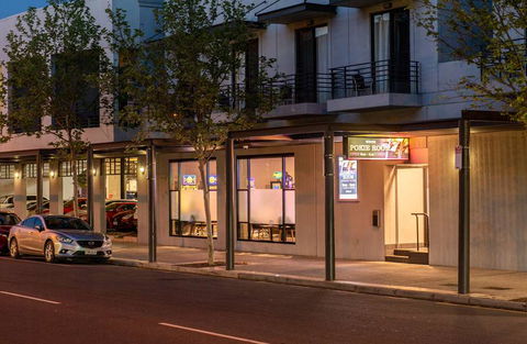 Mawson Lakes Hotel - Cruises Travel 0