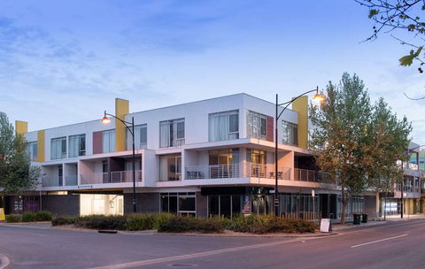 Mawson Lakes Hotel - Cruises Travel 1