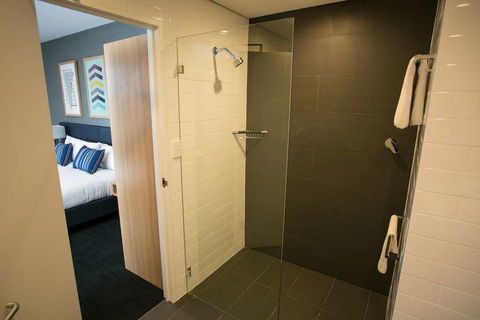 Alpha Hotel Eastern Creek - Cruises Travel 1