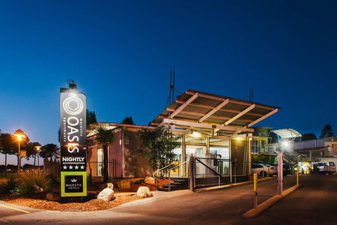 Majestic Oasis Apartments - Travel Agents 0