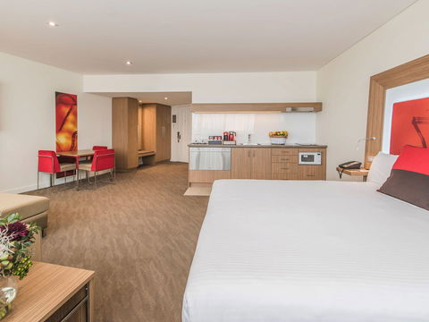 Novotel Sydney Rooty Hill - Cruises Travel 10