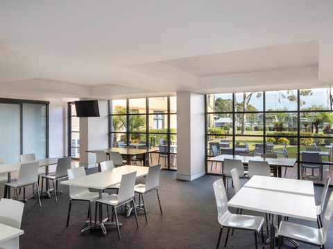 Mercure Sydney Blacktown - Cruises Travel 16