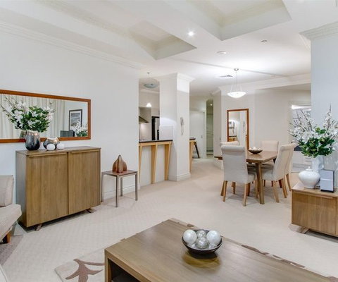 MacArthur Chambers - Tourism Guide 1