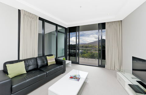 Astra Canberra Manhattan - Tourism Guide 6