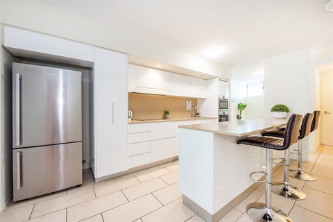 Lanai Riverside Apartments - Travel Agents 12