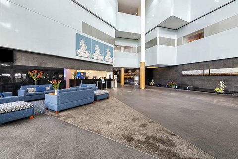 Shangri-La Hotel, The Marina - Tourism Guide 2