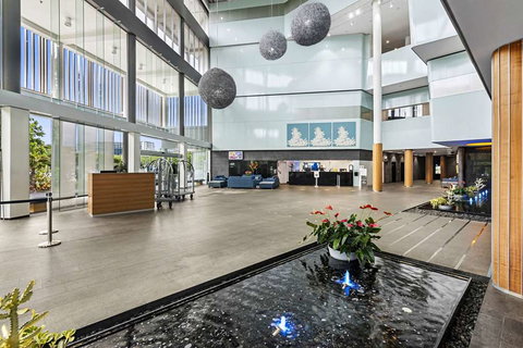 Shangri-La Hotel, The Marina - Tourism Guide 3