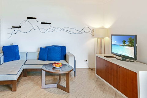 Shangri-La Hotel, The Marina - Tourism Guide 4