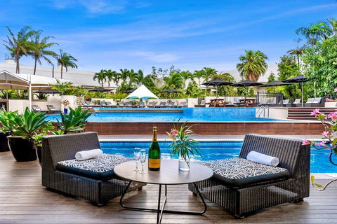 Shangri-La Hotel, The Marina - Tourism Guide 6