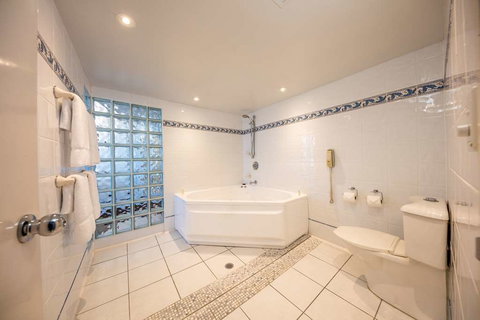 DoubleTree by Hilton Cairns - Tourism Guide 9