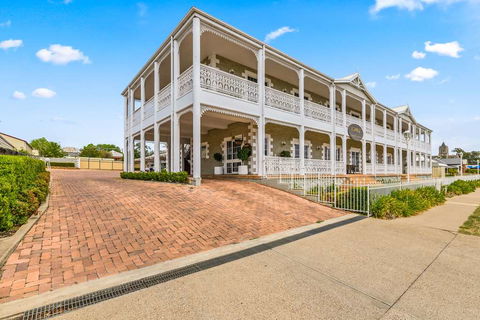 Quality Inn Ashby House Tamworth - Cruises Travel 1
