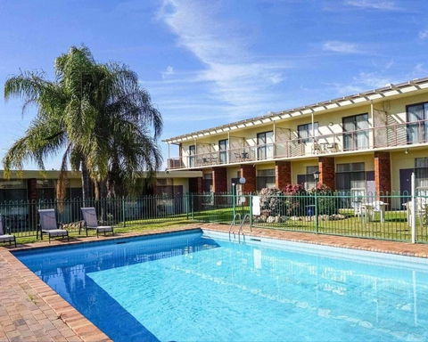 Redhill Tamworth Motor Inn - Cruises Travel 0
