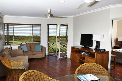 Moonlight Bay Suites - Cruises Travel 0