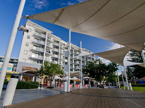 Oaks Waterfront Resort - Cruises Travel 0