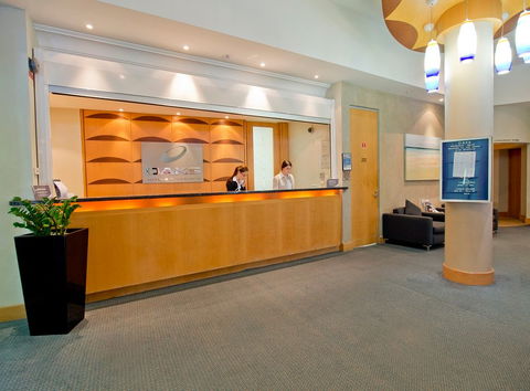 Oaks Waterfront Resort - Cruises Travel 1