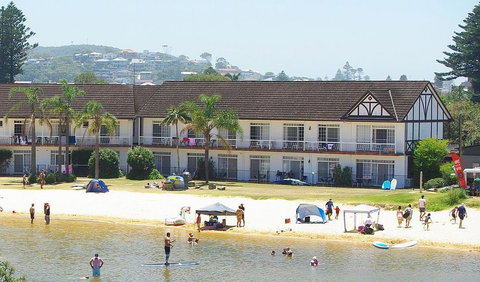 The Clan Lakeside Lodge - Travel Agents 0