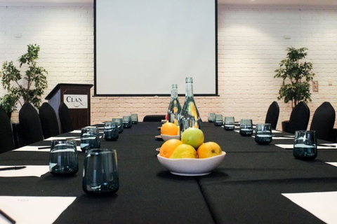 The Clan Lakeside Lodge - Travel Agents 2