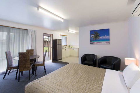 Best Western Colonial Village Motel - Cruises Travel 1