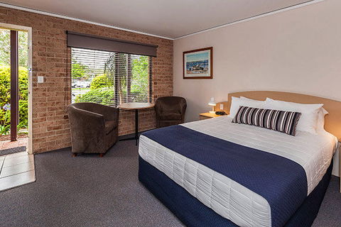 Macquarie Barracks Inn - Tourism Guide 1