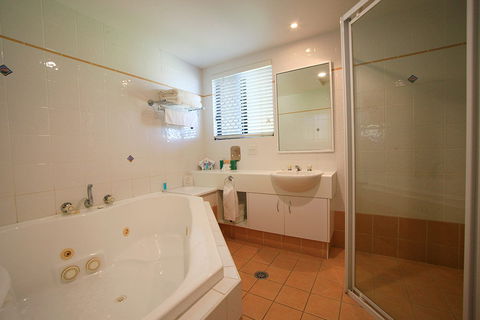 Macquarie Barracks Inn - Tourism Guide 2