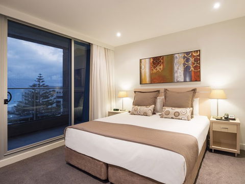 Oaks Liberty Towers - Travel Agents 1
