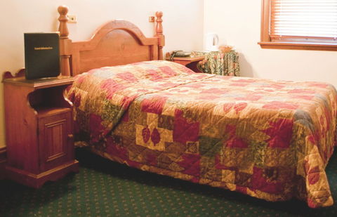 O'Malleys Hotel - Cruises Travel 1